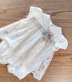 Pagliaccetto con applicazioni beige