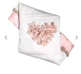 Coperta in Cotone-Bianca Con Petali E Organza Rosa Neonata LA SARTORIA DEI PICCOLI LC103